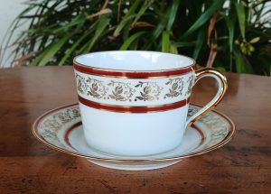 Tasse a petit déjeuner en porcelaine de Limoges n°11977