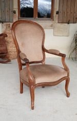 Ancien fauteuil Voltaire en noyer n°11952