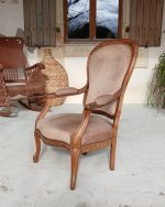 Ancien fauteuil Voltaire en noyer n°11952