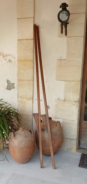 Ancienne paire d'échasses en pin n°12004