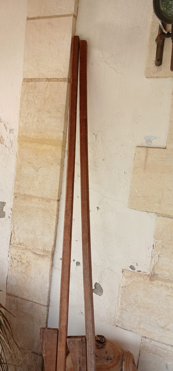 Ancienne paire d'échasses en pin n°12004