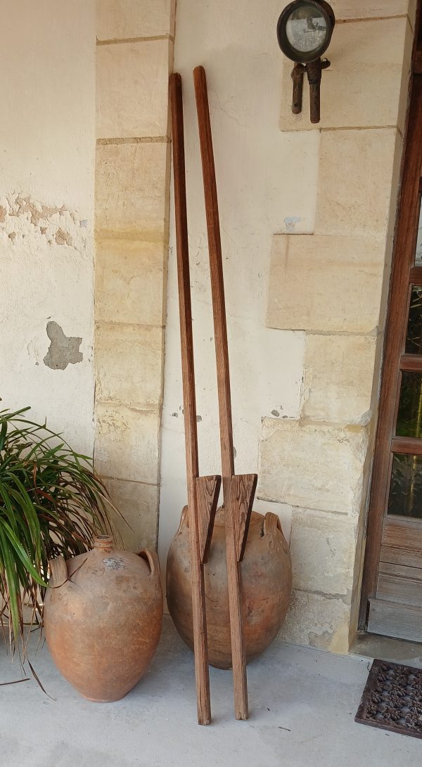 Ancienne paire d'échasses en pin n°12004