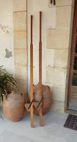 Ancienne paire d'échasses en pin n°12005