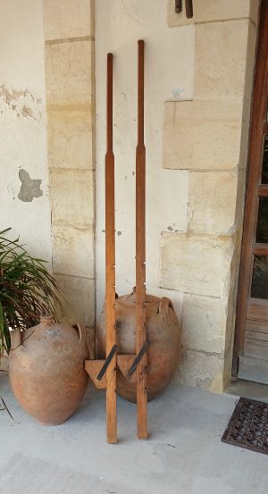 Ancienne paire d'échasses en pin n°12005