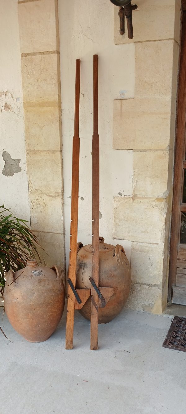 Ancienne paire d'échasses en pin n°12005