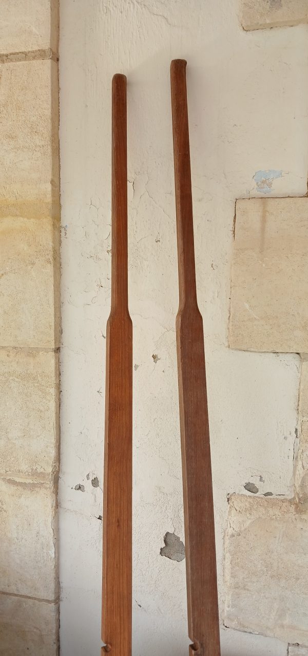 Ancienne paire d'échasses en pin n°12005