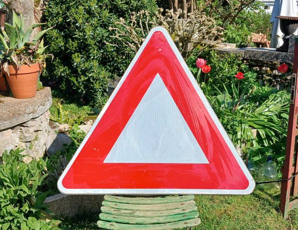 Ancien panneau de signalisation n°12066