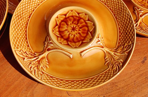 Ancien service a artichaud en barbotine Gien n°12079