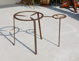 Ancien trépied de ferme en fer forgé n°12085