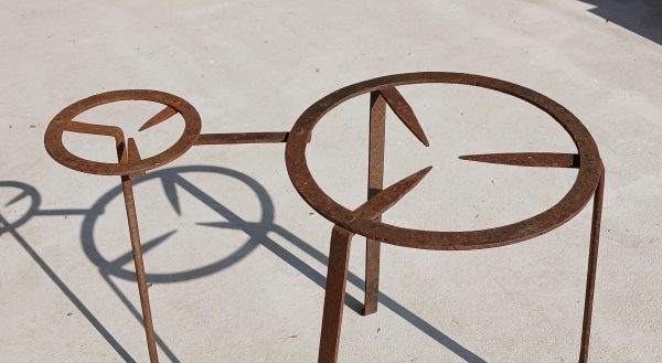 Ancien trépied de ferme en fer forgé n°12085