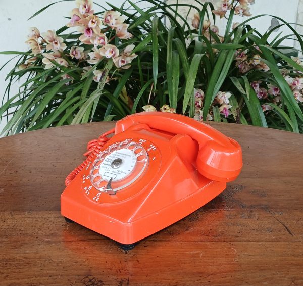 Téléphone vintage a cadran / Orange / n°12104
