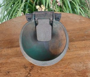 Ancien abreuvoir " la buvette " en fonte n°12118