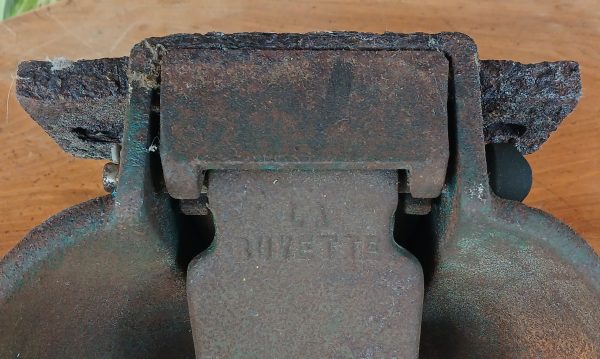 Ancien abreuvoir " la buvette " en fonte n°12118