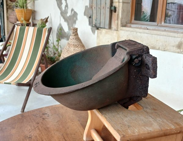 Ancien abreuvoir " la buvette " en fonte n°12118
