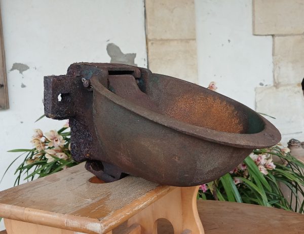 Ancien abreuvoir " la buvette " en fonte n°12118