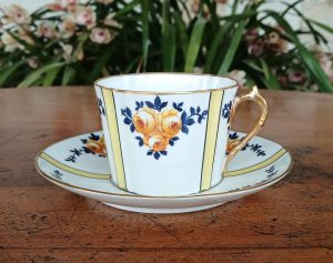 Ancienne tasse thé en porcelaine de Limoges n°12111