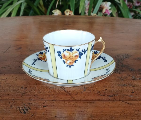 Ancienne tasse thé en porcelaine de Limoges n°12111