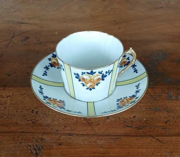 Ancienne tasse thé en porcelaine de Limoges n°12111