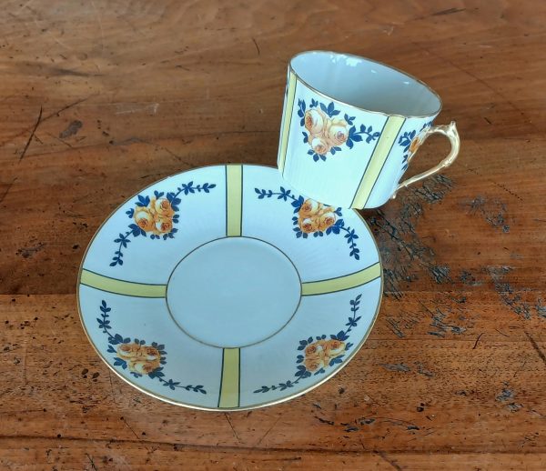 Ancienne tasse thé en porcelaine de Limoges n°12111