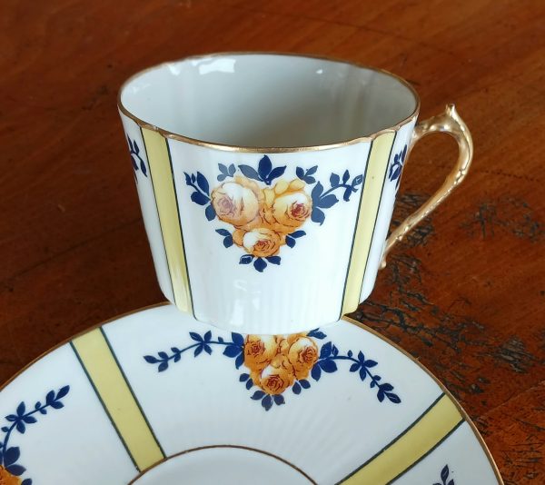 Ancienne tasse thé en porcelaine de Limoges n°12111